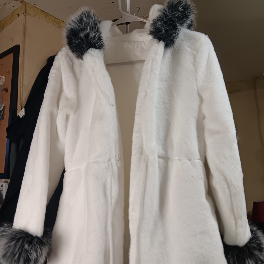 Source Unknown White Teddy Jacket with Black Acce… - image 2